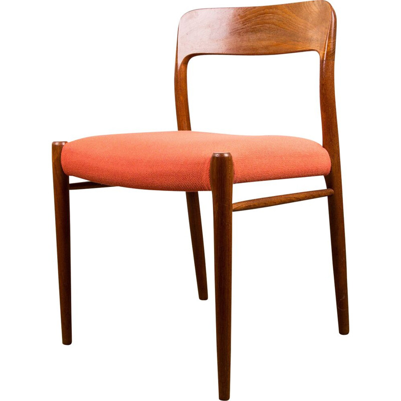 Lot de 4 chaises vintage en Teck et tissu rouge clair N 75 de N.O.Moller Danoises