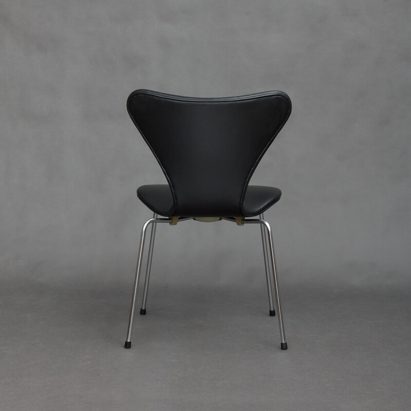 Fritz Hansen black chair in leather, chrome steel and plywood, Arne JACOBSEN - 1970s