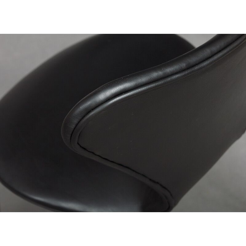 Fritz Hansen black chair in leather, chrome steel and plywood, Arne JACOBSEN - 1970s