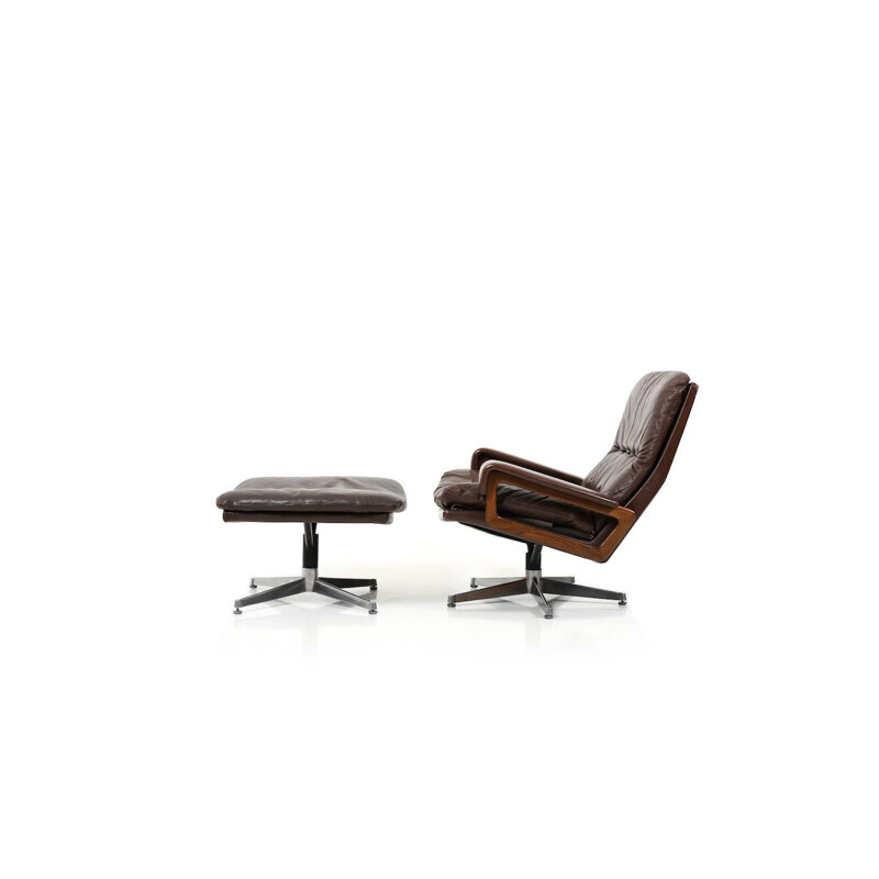 King fauteuil met vintage lederen voetenbank van André Vandenbeuck voor Strässle, 1960