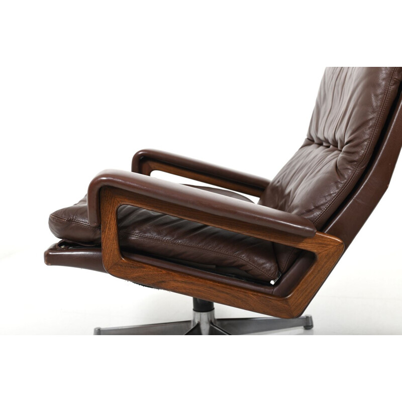 King fauteuil met vintage lederen voetenbank van André Vandenbeuck voor Strässle, 1960