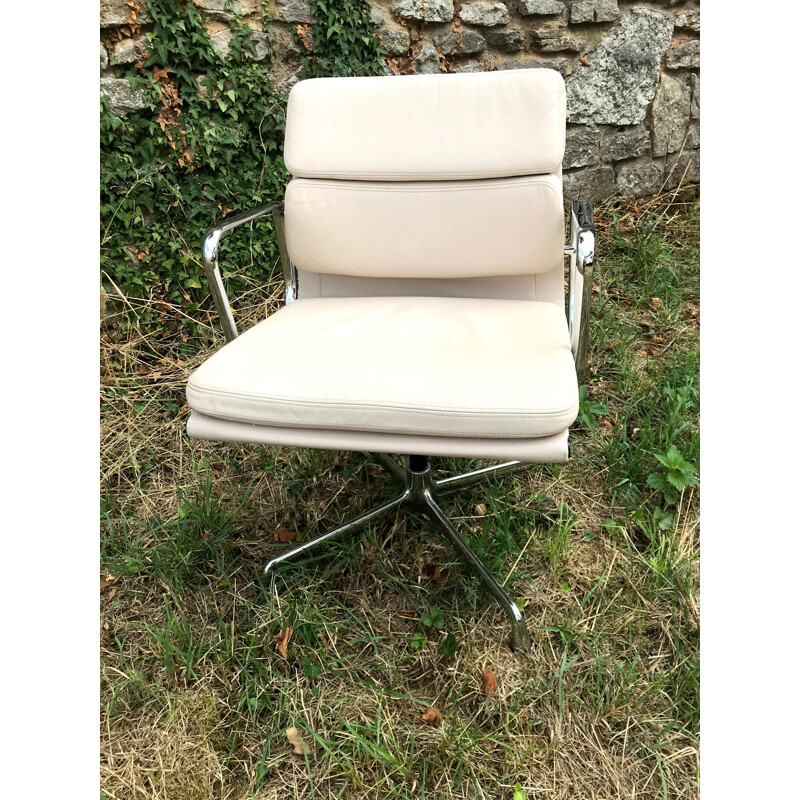 Vintage lounge armchair EA 208 Soft Pad Eames vitra