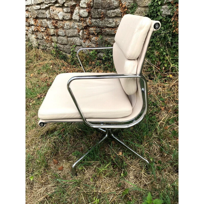 Vintage lounge armchair EA 208 Soft Pad Eames vitra