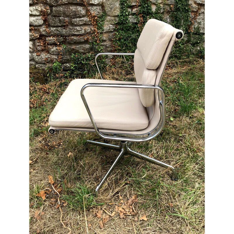 Vintage lounge armchair EA 208 Soft Pad Eames vitra