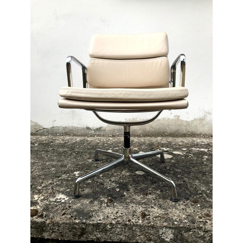 Vintage lounge armchair EA 208 Soft Pad Eames vitra