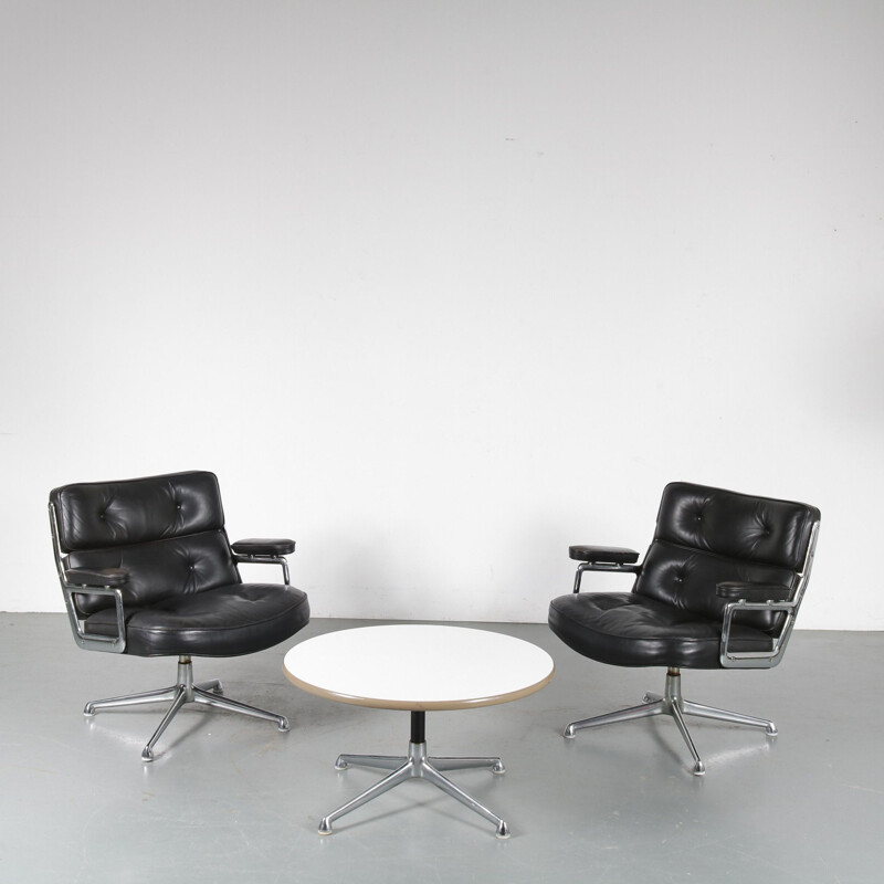 Pair of Vintage Time Life Lobby chairs and table, Eames 1960s