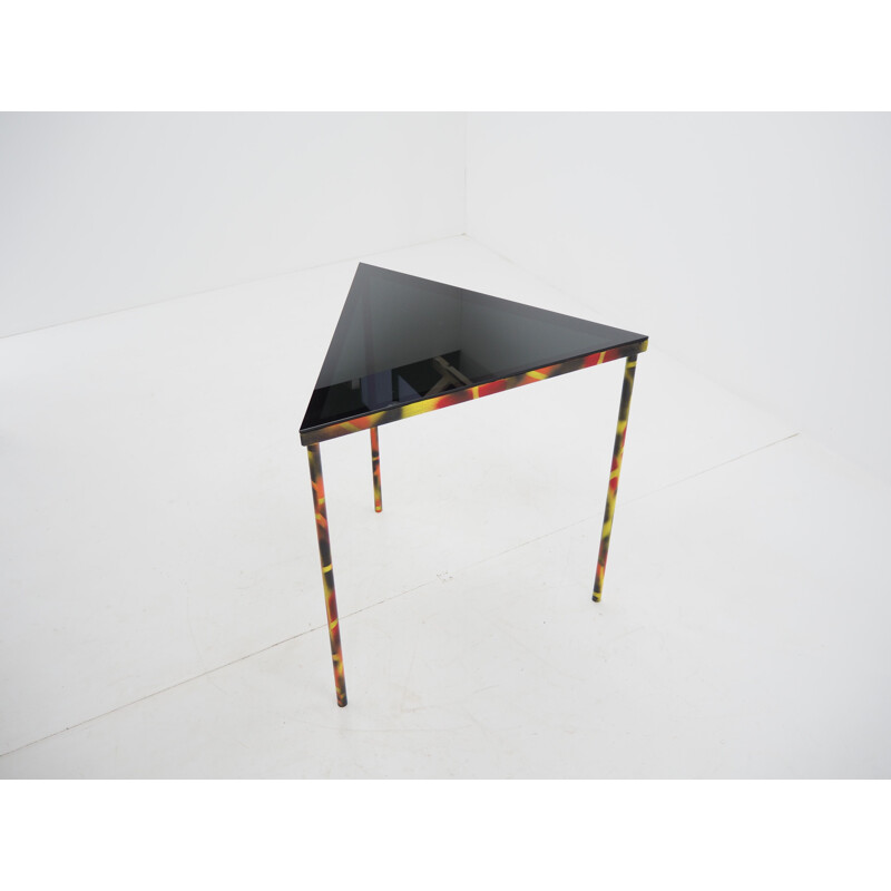 Tavolino d'angolo vintage in vetro fumé e triangolo d'acciaio, 1990