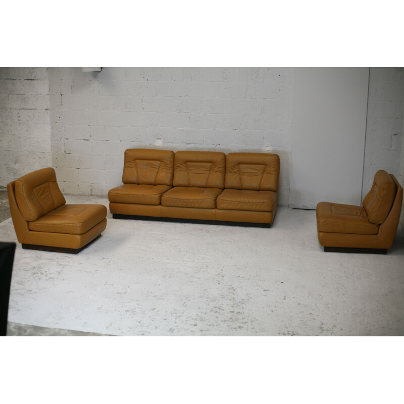 Set of sofa and pair of vintage leather chauffeuses by Jacques Charpentier in dark yellow leather France, circa 1970.