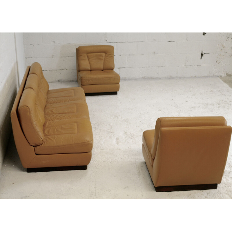 Set of sofa and pair of vintage leather chauffeuses by Jacques Charpentier in dark yellow leather France, circa 1970.