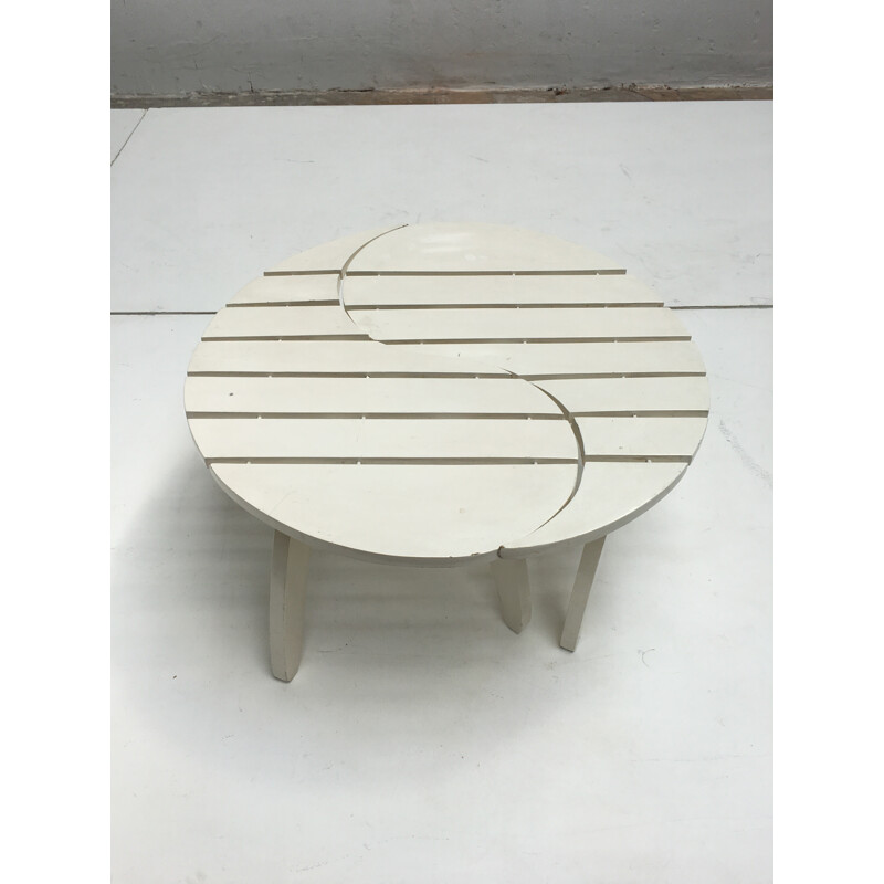 Paire de tables à repas "Yin Yan" en bois laqué - 1960