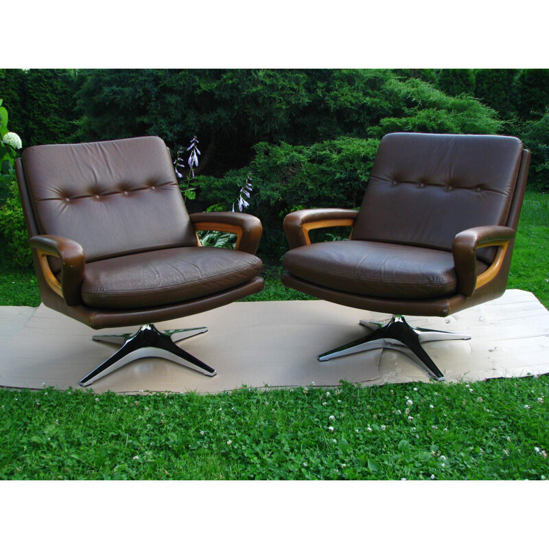 Canapé vintage 2 fauteuils table avec un plateau en cuivre
