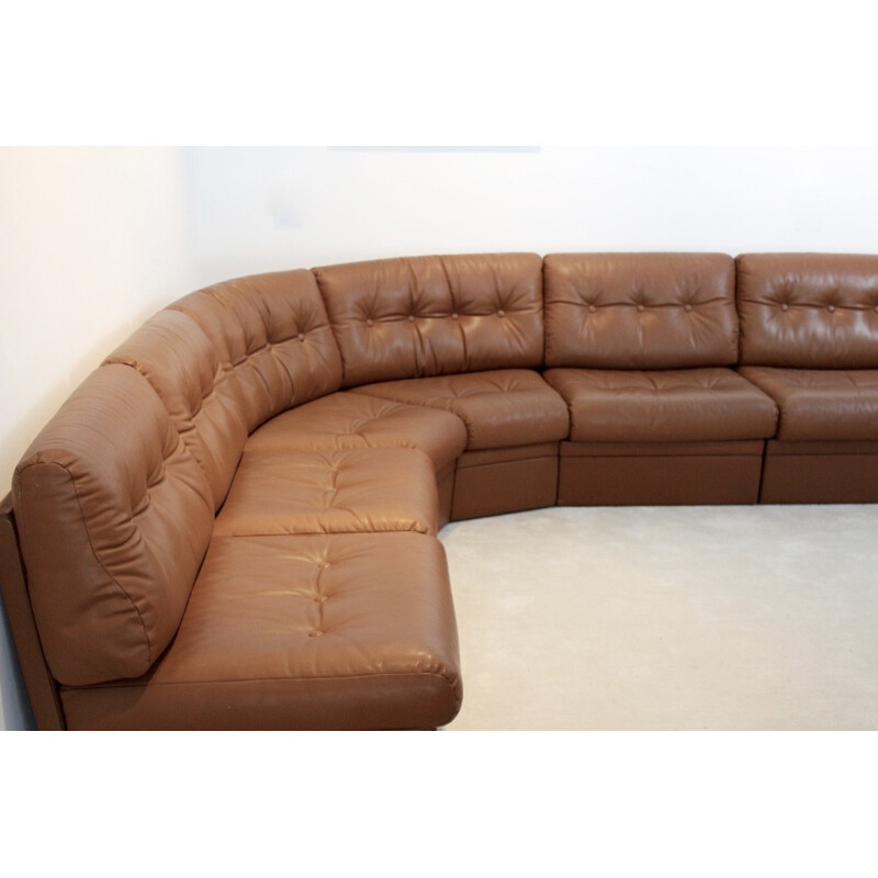 Grand canapé d'angle modulable en cuir cognac - 1960
