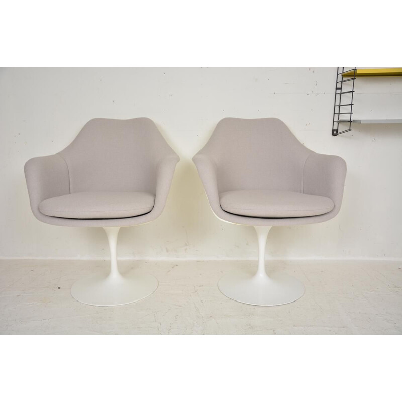 Pair of Eero Saarinen Vintage Tulip Swivel Armchairs for Knoll International 1956