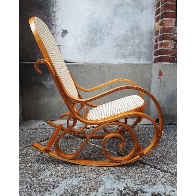 Rocking chair vintage en bois cintré et cannage