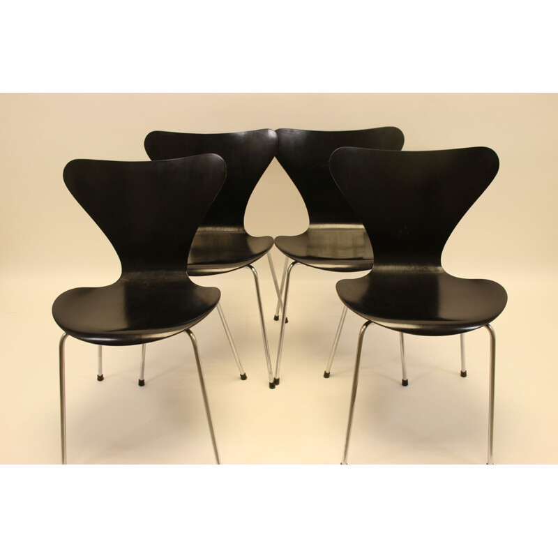 Ensemble de 4 chaises papillon vintage modèle 3107 Arne Jacobsen 
