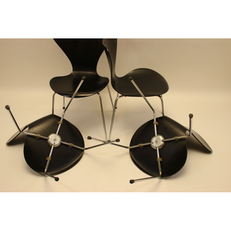 Ensemble de 4 chaises papillon vintage modèle 3107 Arne Jacobsen 