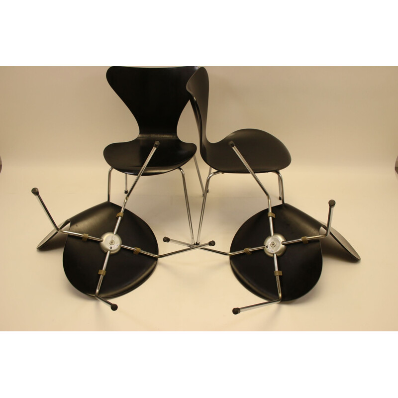 Ensemble de 4 chaises papillon vintage modèle 3107 Arne Jacobsen 