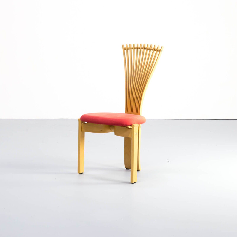 Set 4 vintage Torstein Nilsen 'totem' chair in memphis for Westnofa 1980s