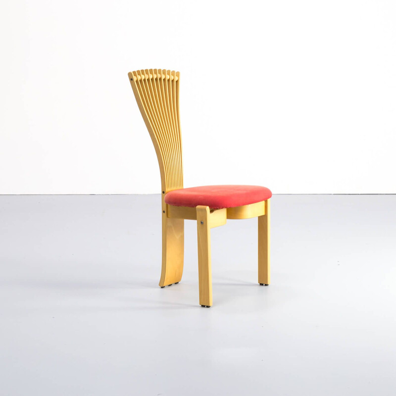 Set 4 vintage Torstein Nilsen 'totem' chair in memphis for Westnofa 1980s