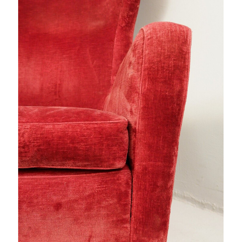 Gran sillón vintage de terciopelo rojo con respaldo alto italiano de 1950