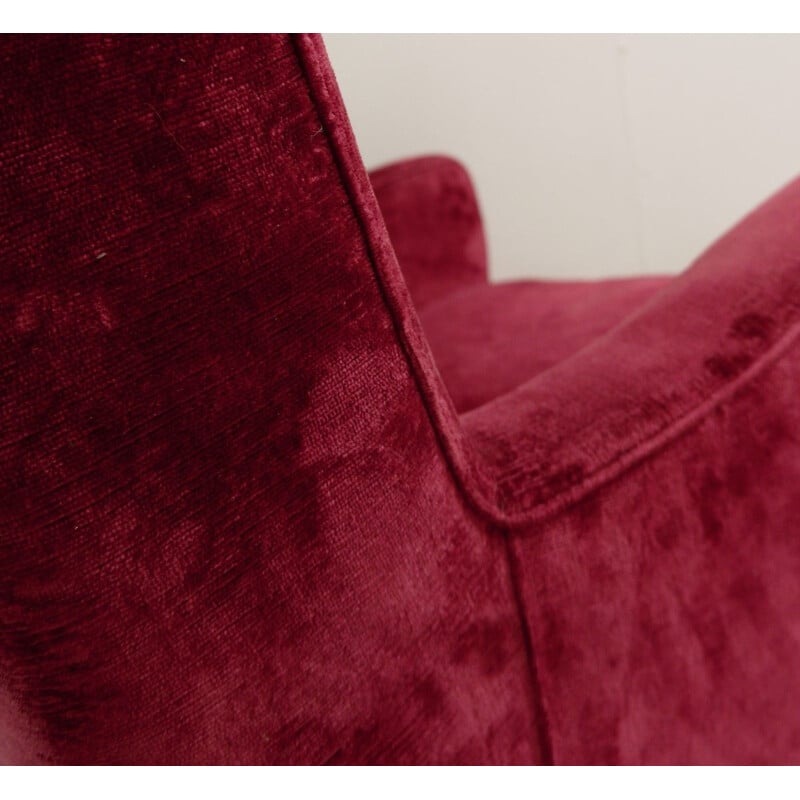 Grand fauteuil vintage en velours rouge à dossier haut italien 1950