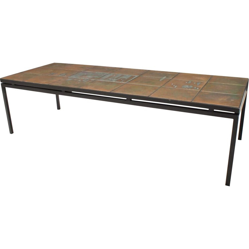 Grande table basse vintage en cuivre et métal gravée par un artiste 1950