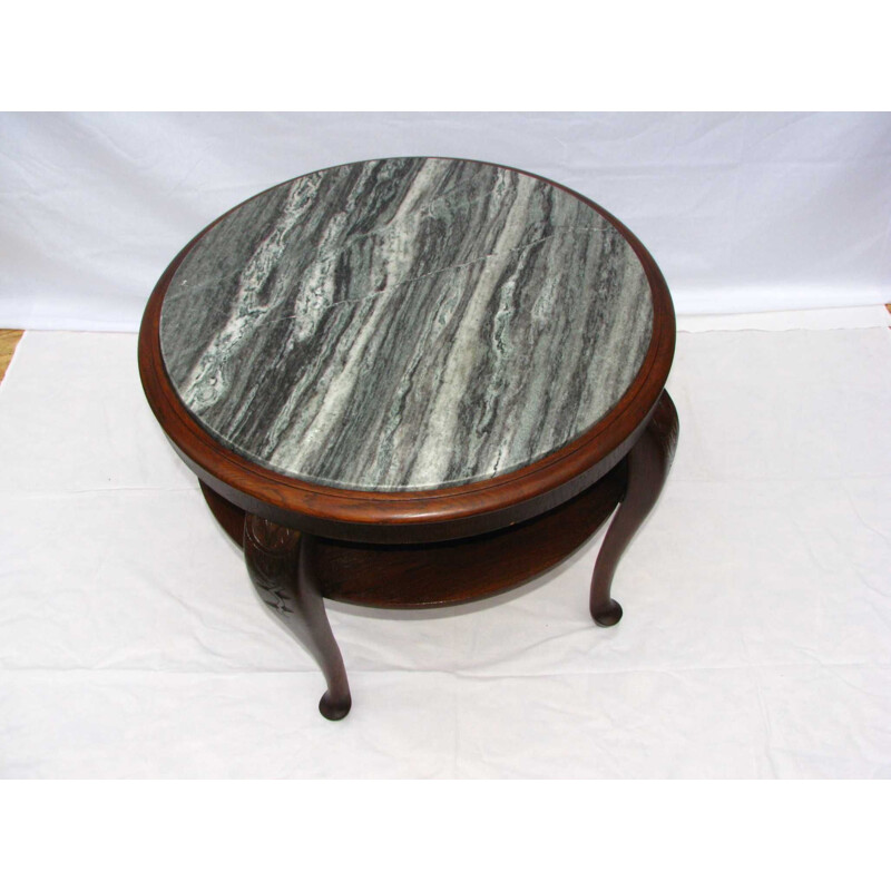 Table vintage avec plateau en marbre sur des pieds pliés