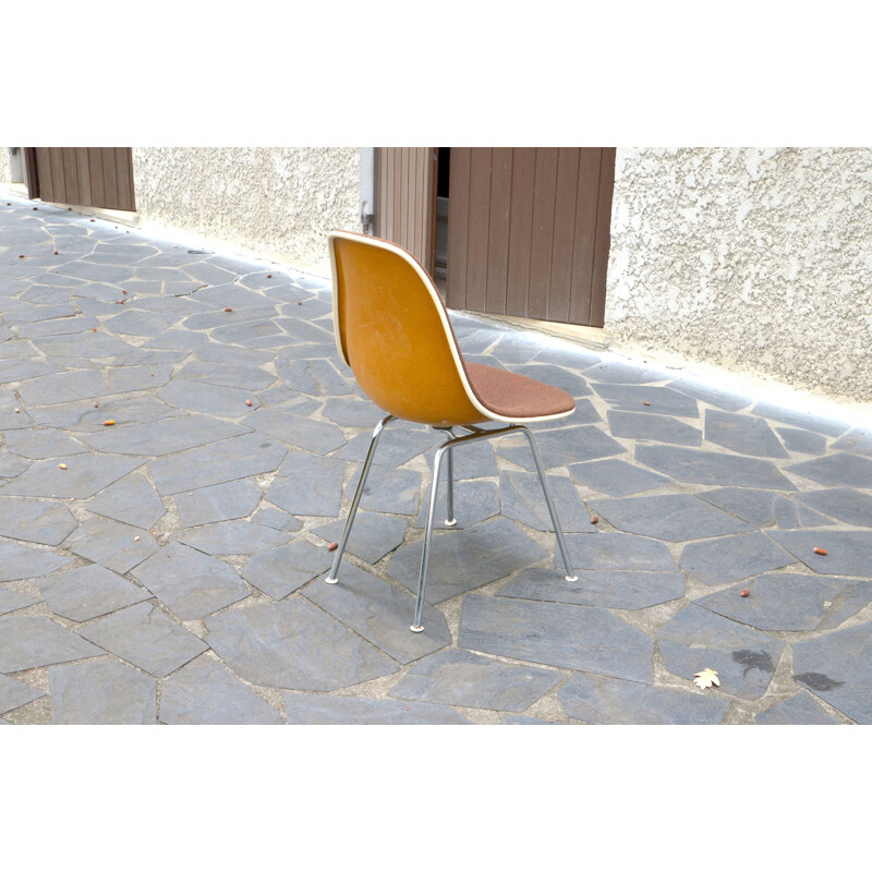 Vintage "DSX" chair by Charles and Ray Eames Herman Miller in fiberglass