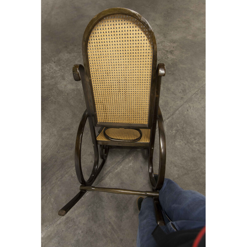 Thonet Vintage-Schaukelstuhl mit Rohrgeflecht 1900