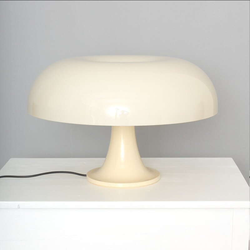 Artemide "Nesso" Italian table lamp in white plastic, Giancarlo MATTIOLI - 1960s