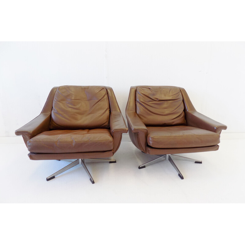 Pair of vintage brown leather armchairs, model ESA 802, by Werner Langenfeld