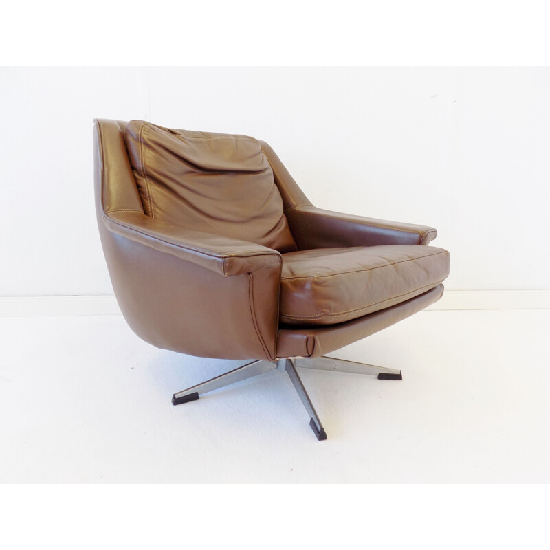 Pair of vintage brown leather armchairs, model ESA 802, by Werner Langenfeld