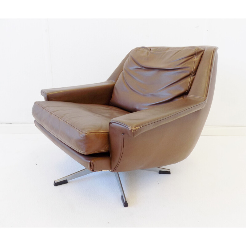 Pair of vintage brown leather armchairs, model ESA 802, by Werner Langenfeld