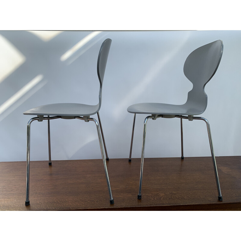 Pair of vintage chairs Ant Fritz Hansen Arne Jacobsen 2002