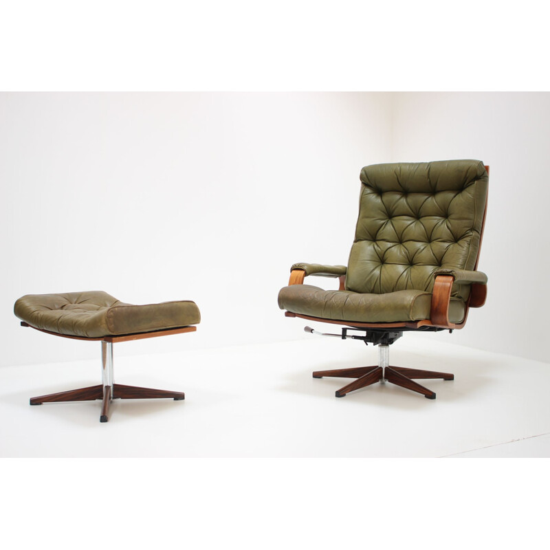 Vintage fauteuil met lederen voetsteun in Zweden