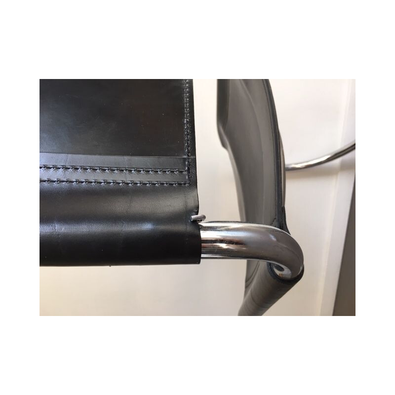 Set of 4 vintage MR10 chairs black leather, chromed frame
