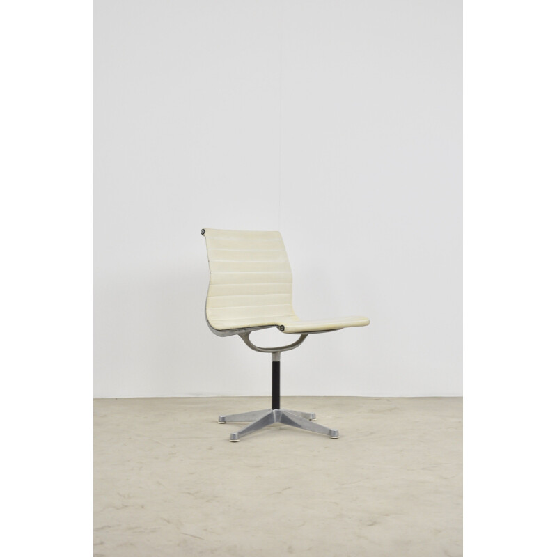 Vintage White Office Armchair by Charles &Ray Eames for Herman Miller 1970s