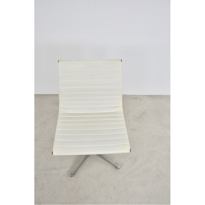 Vintage White Office Armchair by Charles &Ray Eames for Herman Miller 1970s