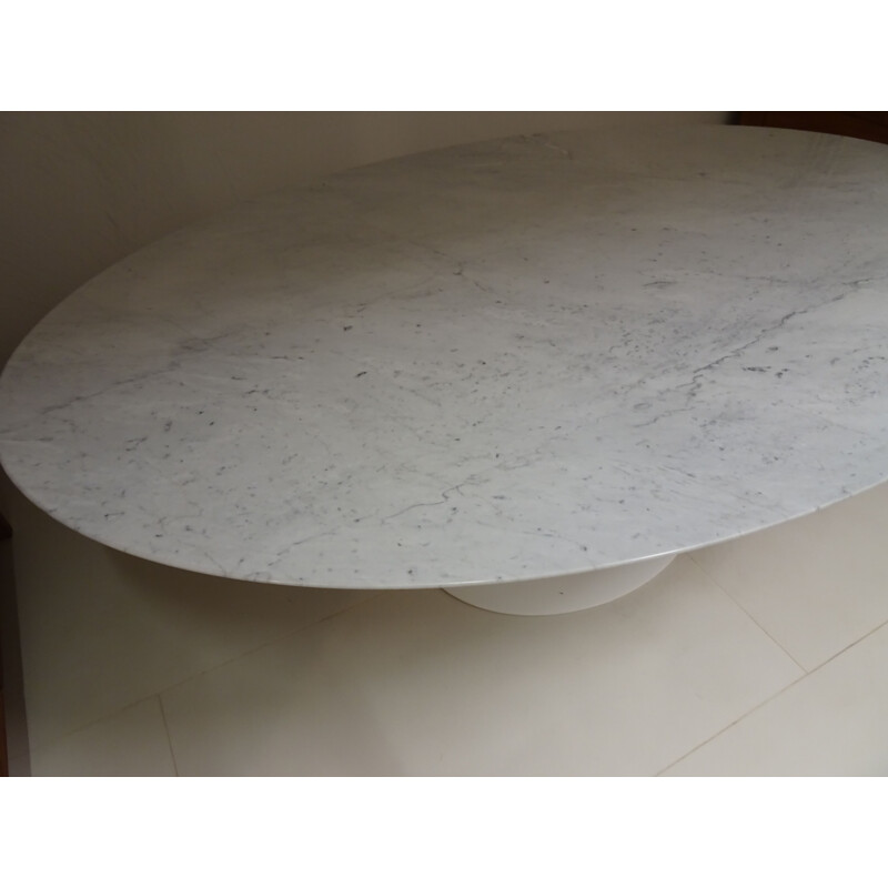 Vintage oval knoll saarinen marble table 