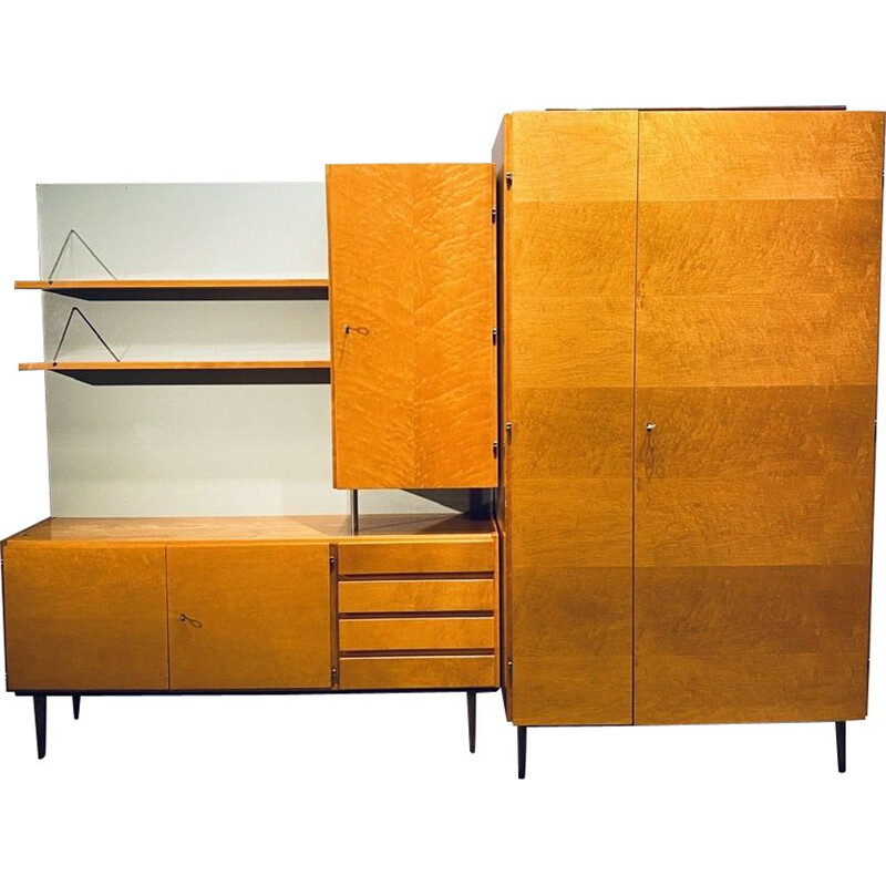 Paire de meubles vintage, une petite armoire et une commode avec étagères