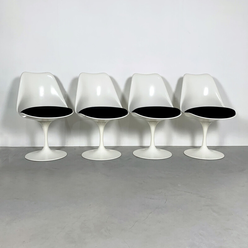 4 chaises à manger vintage pivotantes en forme de tulipe de Eero Saarinen pour Knoll,  1970