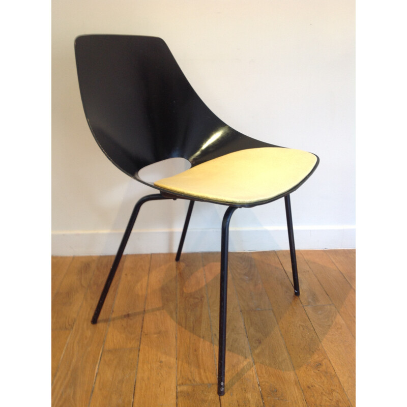 Steiner "Tonneau" black chair with yellow cushion, Pierre GUARICHE - 1950s