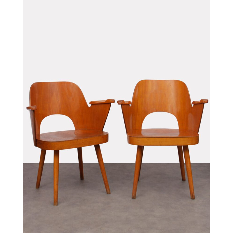 Pair of vintage armchairs by Lubomir Hofmann for Ton, 1960