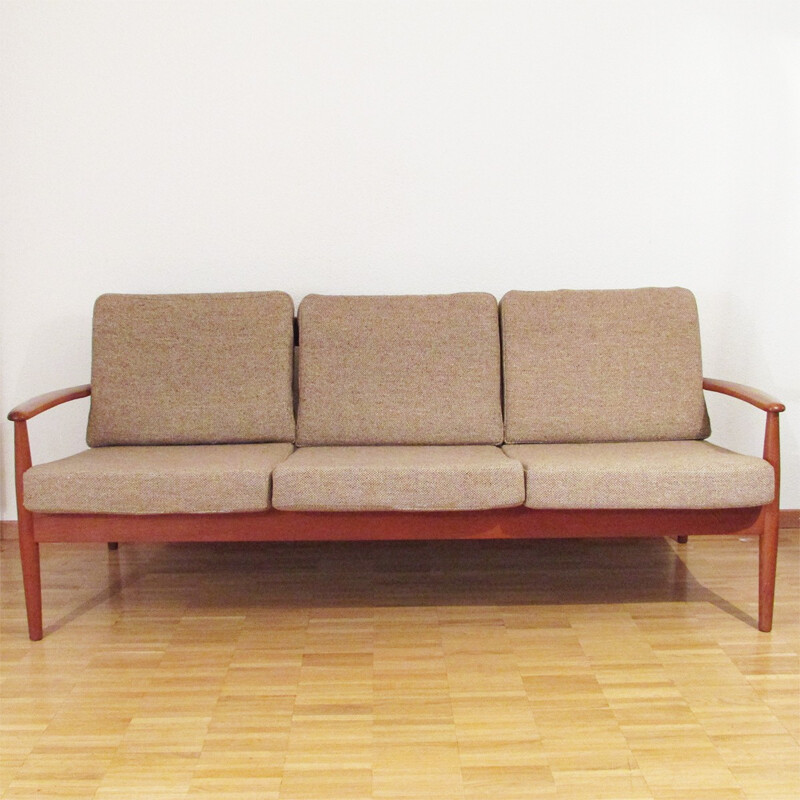Sofa scandinave Cado en teck et tissu beige, Grete JALK - 1960 