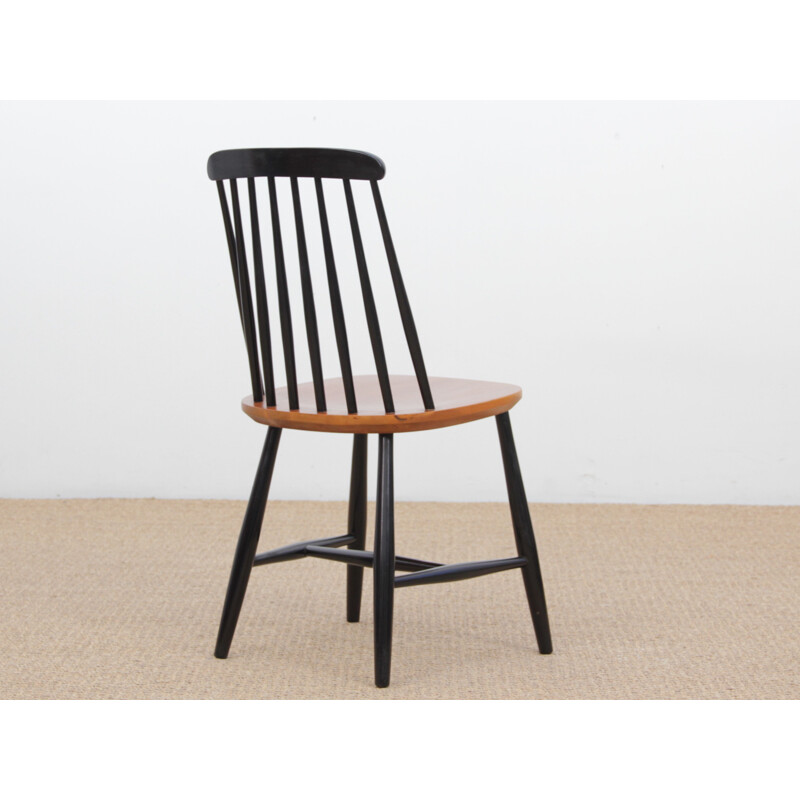 Suite de 6 chaises vintage Nesto en être teinté noir