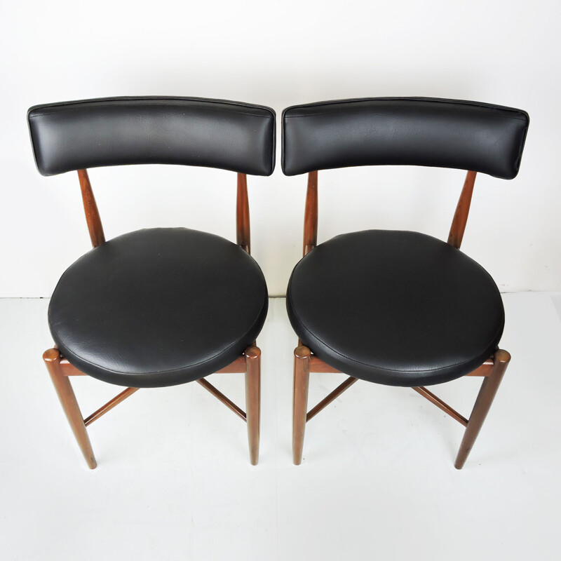 Ensemble de 6 chaises vintage en teck et en vinyle du milieu du siècle par G-Plan 1969