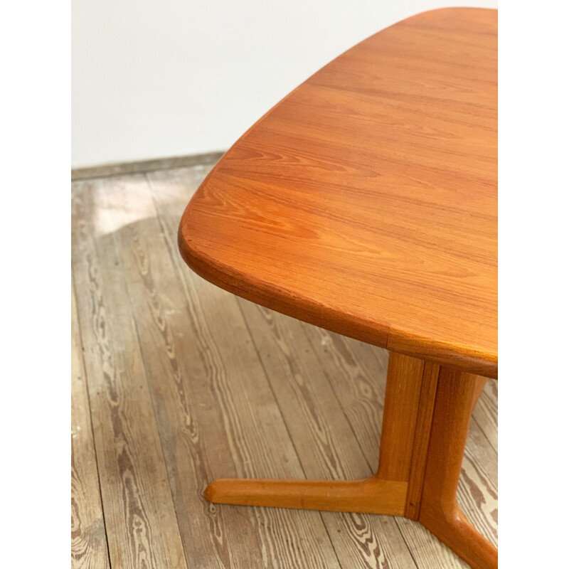 Mid Century  Oval extendable Teak Dining Table by Rasmus Danish