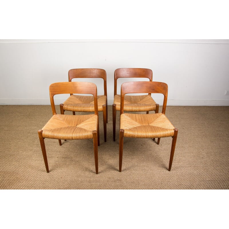 Suite de 4 chaises vintage en Teck et paillage, modèle N  75 de N.O.Moller Danoises 