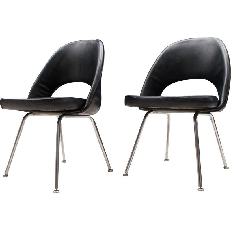 Pair of vintage Series 71 Chairs by Eero Saarinen for Knoll Inc.  Knoll International, 1950s