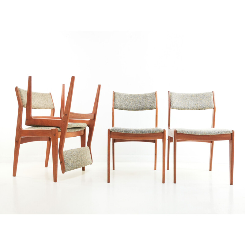 Ensemble de 4 chaises à repas en teck Johannes Andersen Danois